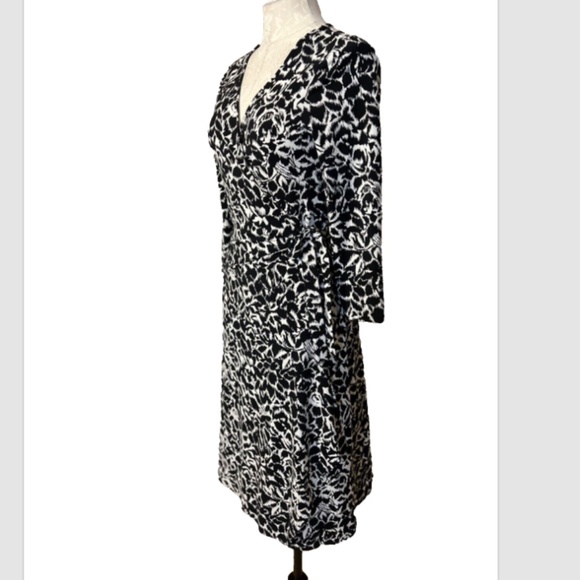 BCBGMaxAzria Dress M Medium Wrap Stretch Career Church Black Ivory Washable - Picture 3 of 13